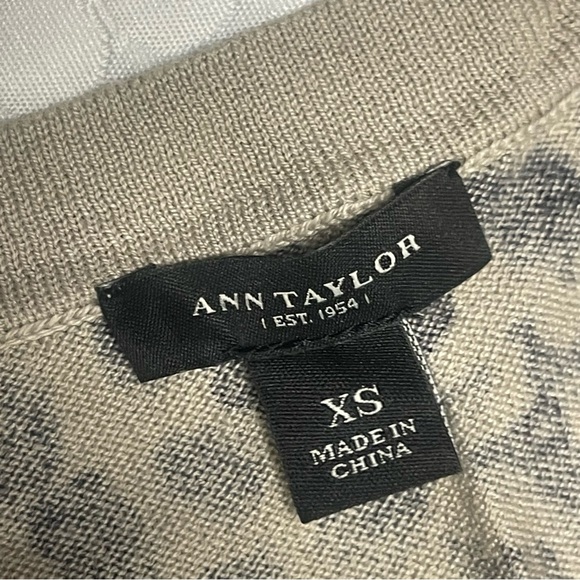 Ann Taylor. Sz XS. Silk Blend. Cheetah Print Cardigan. Excellent Condition π€©π€© - Picture 11 of 14